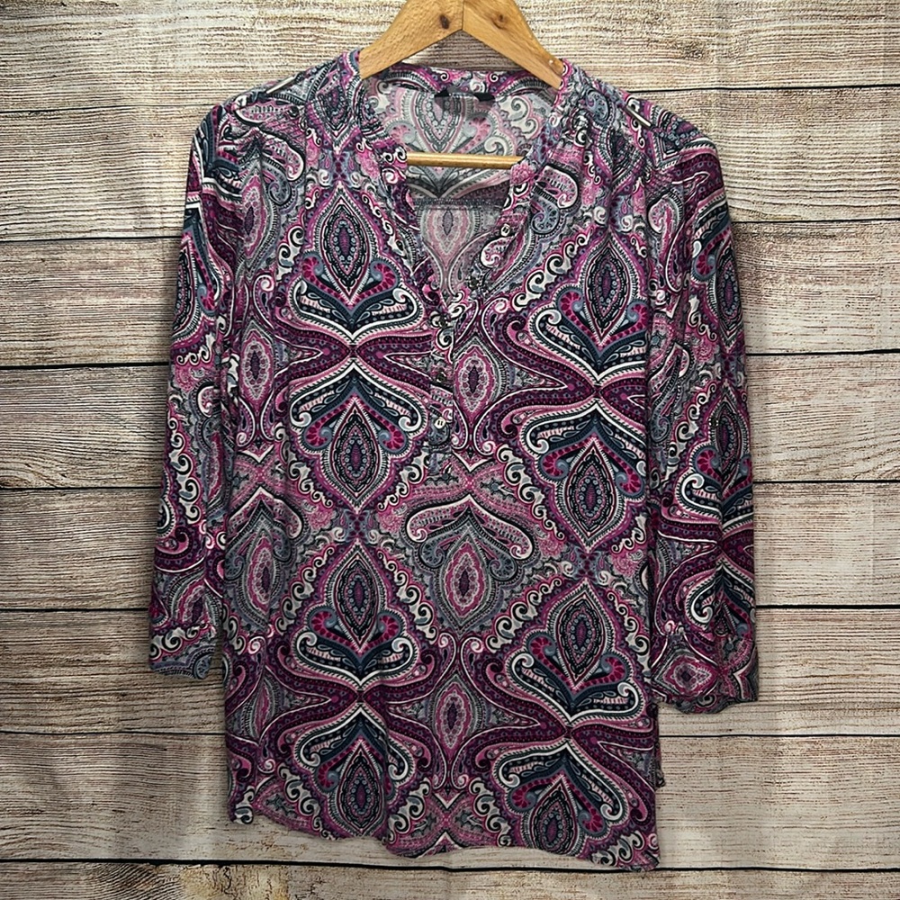F&F Purple Paisley 3/4 Sleeve size Medium D-10
